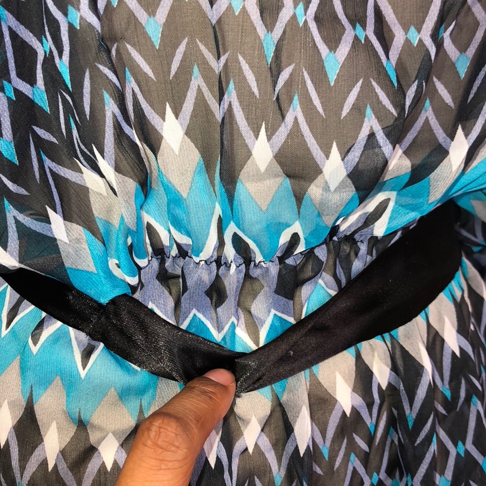 Sheer patterned top - Picture 2 of 5